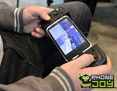 PhoneJoy Play - game controller for smartphones in action